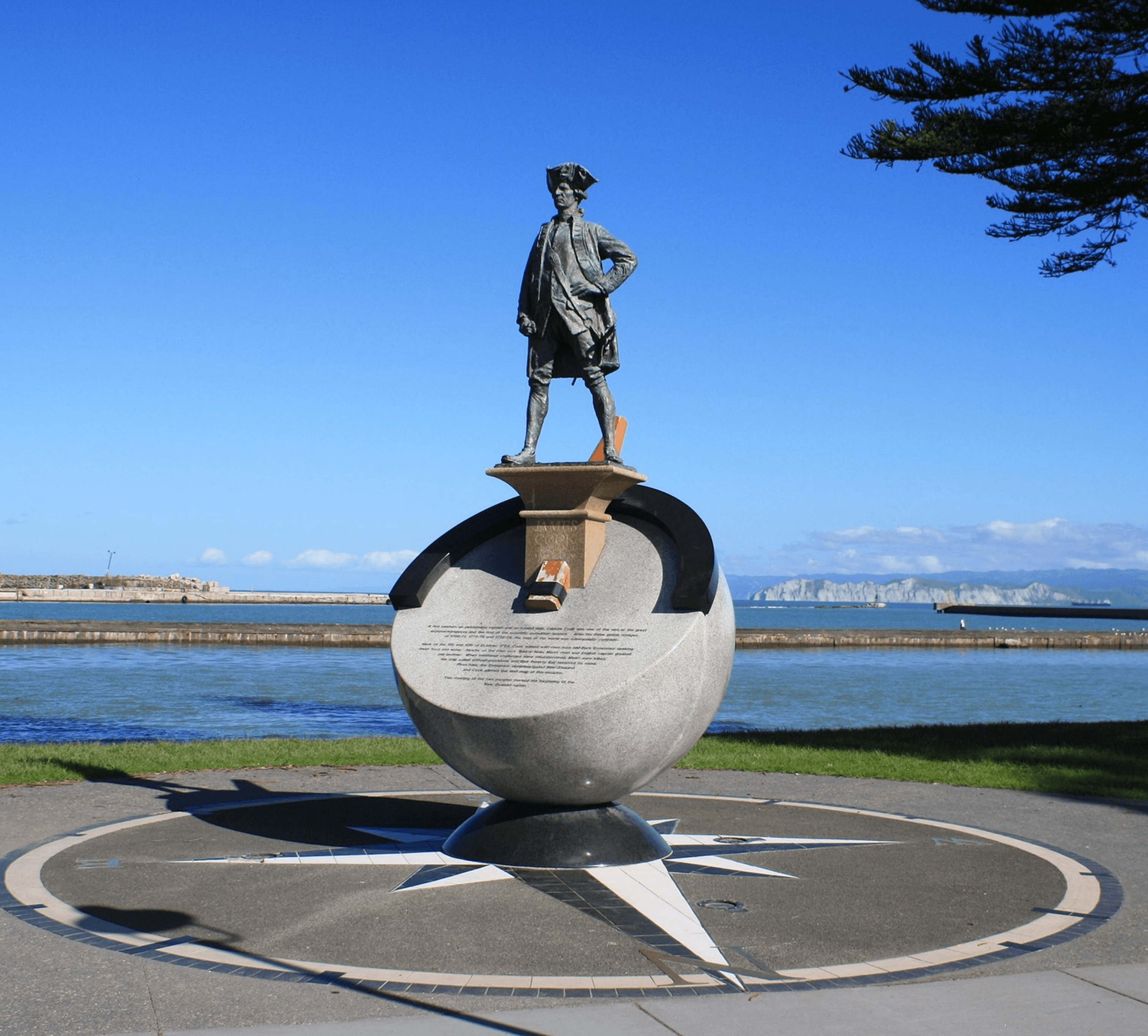Gisborne, New zealand, Captain James cook statue